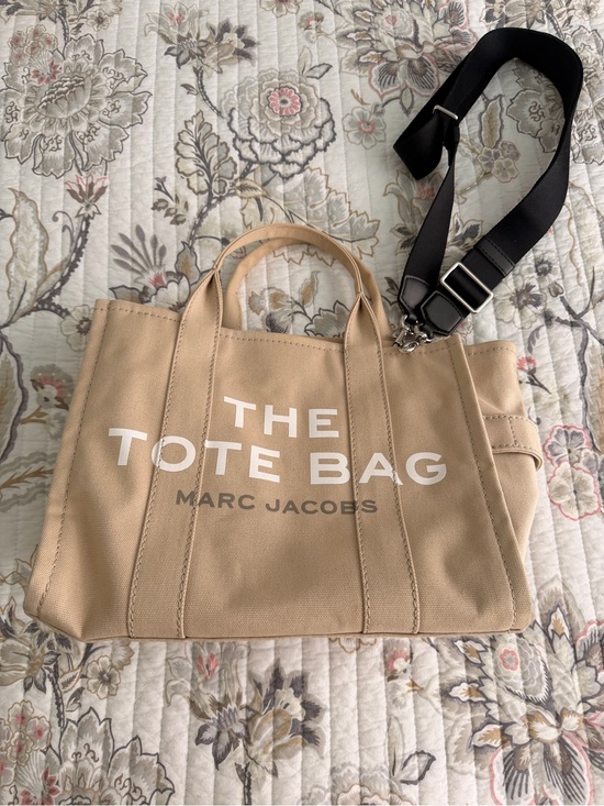 Marc Jacobs Handbags - Marc Jacobs Beige Canvas Tote with Removable Black Strap